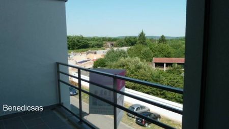 MONTIGNY RESIDENCE RECENTE CUISINE EQUIPEE TERRASSE PARKING EN SS/SOL F2 - Photo 4