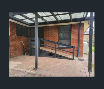 PERFECTLY POSITIONED THREE BEDROOM FAMILY HOME - Photo 3