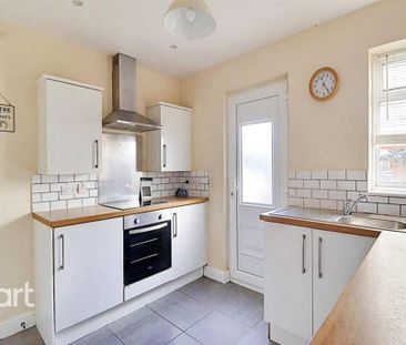 3 bedroom semi-detached house to rent - Photo 2