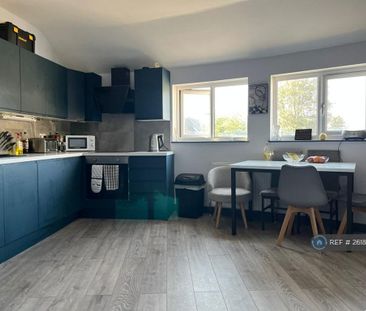 1 bedroom in a house share to rent - Photo 4