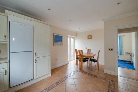 Room For Rent 12 Maple Wood, Havant - Photo 4