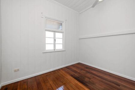 Charming Home in Prime Central Location - Photo 3