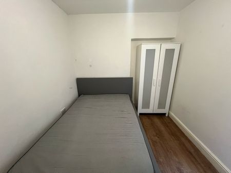 3 Bed Flat, St. Mary Road, E17 - Photo 4