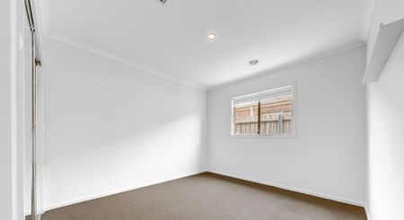Spacious 3-Bedroom Home with 2 Bathrooms and Double Garage - Ideal for Comfortable Living - Photo 3