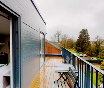 Premium Penthouse Studio with a Balcony - Photo 5