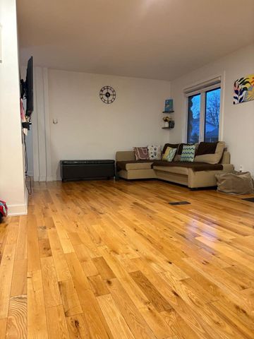 3680 Rue Paquette, Longueuil (Saint-Hubert), QC J3Y - Photo 2