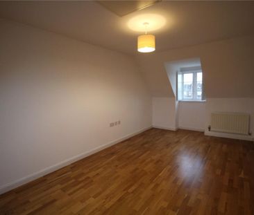 6 bedroom link detached house to rent - Photo 2