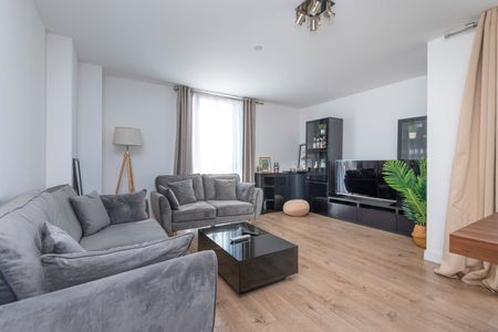 2 Bed Flat, Chancellor House, SE16 - Photo 4