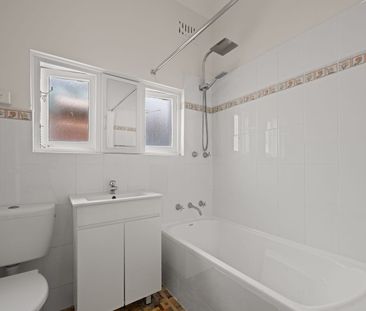 Beautifully Renovated Semi in a Prime Lifestyle Location - Photo 3