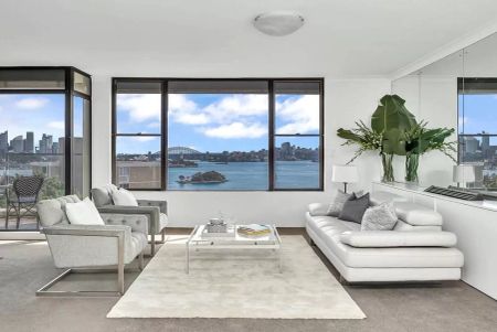 Exclusive Penthouse Living with Panoramic Sydney Views - A Rare Gem in the Eastern Suburbs - Photo 3