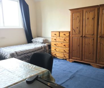 Room in a Shared House, Very Near Craven Avenue Area, W5 - Photo 2