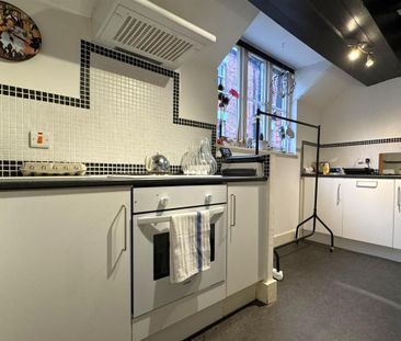 2 bedroom maisonette to rent - Photo 5