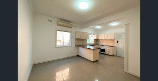 THREE-BEDROOM HOME IN A PRIME LOCATION - Photo 1