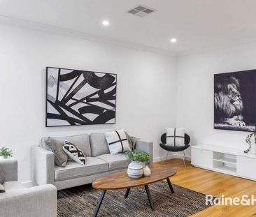 Gorgeous 4 Bedroom Home Plus STUDY! - Photo 3