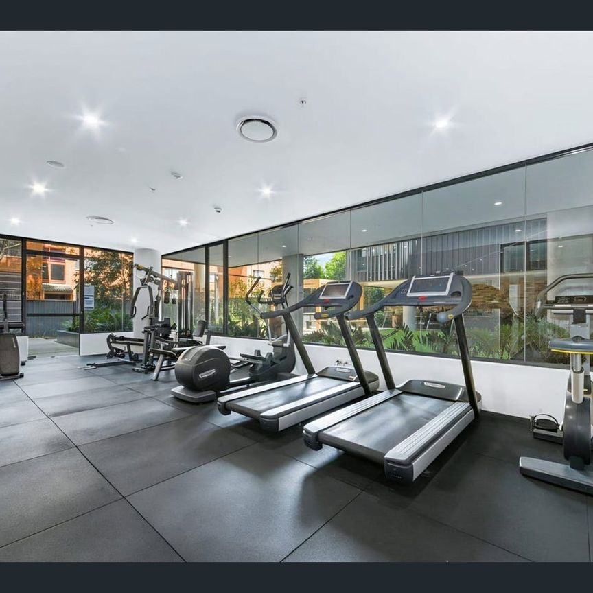 Spacious 1-Bedroom + Study Apartment in Prime Burwood Location - Photo 1