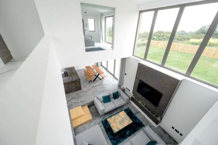 A stunning property, designed and presented to an exceptional standard. With modern finishes and décor, the large spacious rooms and well thought out design mak - Photo 3