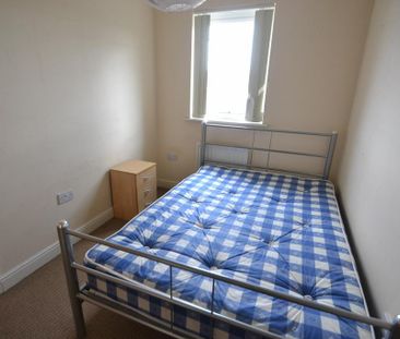 4 bedroom semi-detached house to rent - Photo 6