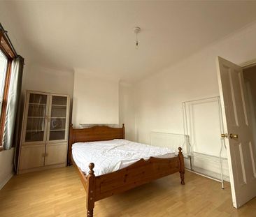 4 bedroom terraced house to rent - Photo 2