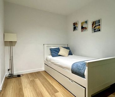 BRIGHT, SECURE, FULLY FURNISHED - Photo 4