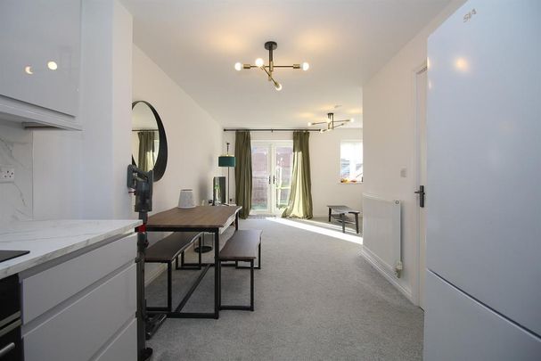 3 bedroom semi-detached house to rent - Photo 1