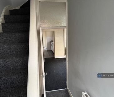 3 bedroom end of terrace house to rent - Photo 2