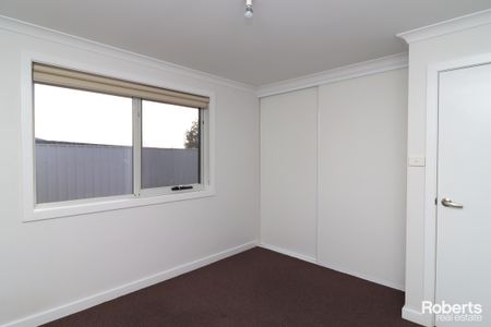 NEAT & TIDY UNIT IN NEWNHAM - Photo 2
