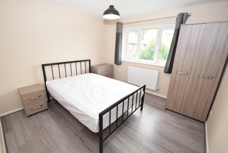 5 bedroom semi-detached house to rent - Photo 5