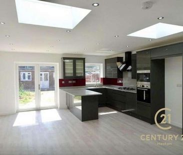 Elizabethan Way, TW19 - Photo 1