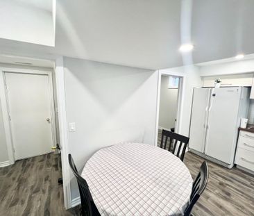 For Lease - 18 Fountain Court, Richmond Hill, Ontario - Photo 2