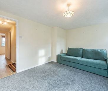 2 Bed Flat, Elm Park, RG30 - Photo 3