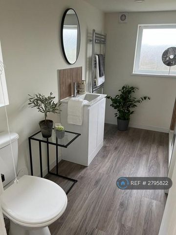 1 bedroom in a house share to rent - Photo 5