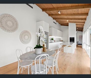 Light Filled & Stunning Family Home - Photo 5