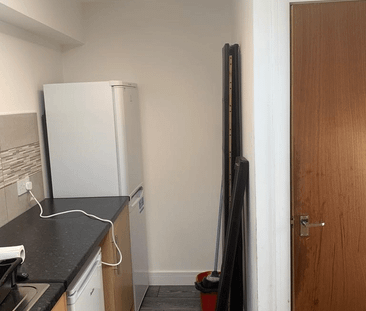 Self contained studio flat close to ilford station- 900 pcm -dss ac... - Photo 1