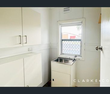 GREAT LOCATION WITH EASY FAMILY LIVING! - Photo 4