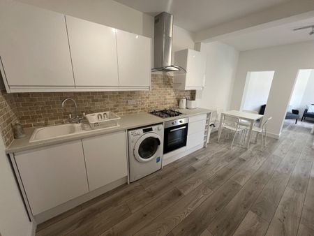 Room in a Shared Flat, Ledbury Road, CR0 - Photo 4