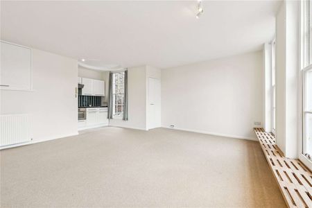 An exceptional renovated family home near Ham Common and the river Thames - Photo 4