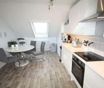 Park Lawn, Farnham Royal, SL2 - Photo 4