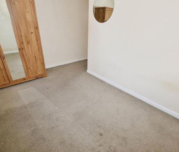 4 bedroom end of terrace house to rent - Photo 4