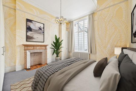 3 bedroom flat in South Kensington - Photo 3