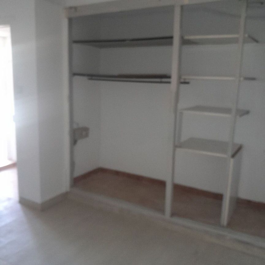 Appartement 3 pièces 60m2 MARSEILLE 4EME 841 euros - Photo 1