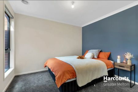 “Modern Family Living in Prime Werribee Location” - Photo 3