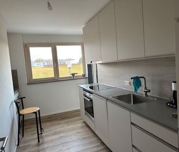 Moderne Wohnung mit viel Licht – Einbauküche und TG Stellplatz - Photo 2