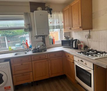 1 bedroom in a house share to rent - Photo 4