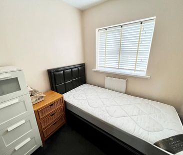 3 bedroom terraced house to rent - Photo 6