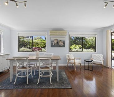 Generously sized family home enjoys level yard and views - Photo 2