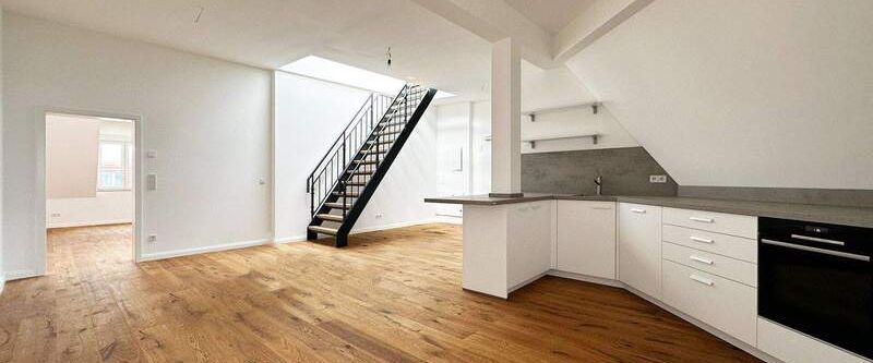 Zwei-Zimmer-Wohnung mit Balkon - DG li. - Photo 1