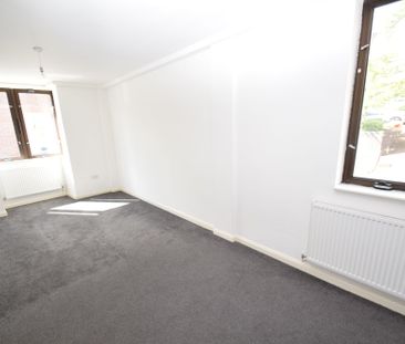 2 bedroom flat to rent, - Photo 4