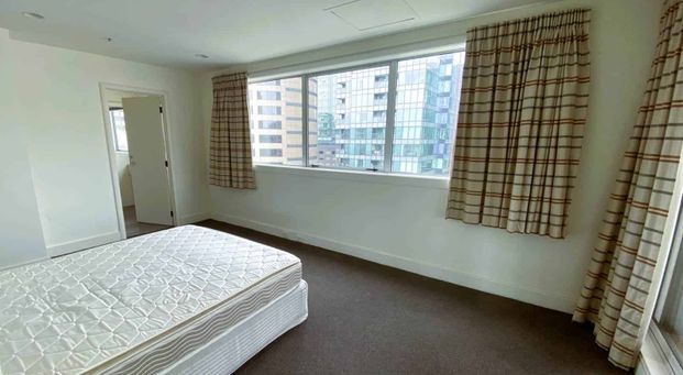 Spacious 3-Bedroom Apartment in the Heart of A... - Photo 1