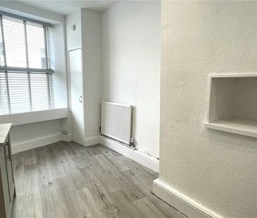 2 bedroom end of terrace house to rent - Photo 1