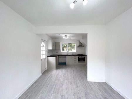 3 bedroom semi-detached house to rent - Photo 5